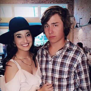 Meet your Posher, Caitlyn